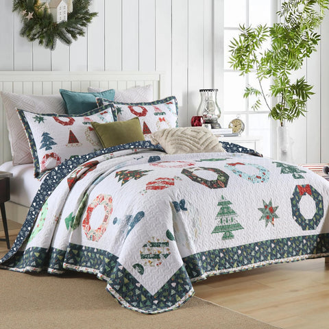 MarCielo 3 Piece Christmas Quilt Set