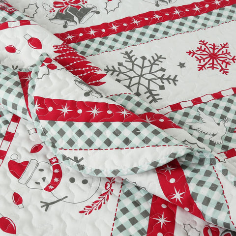 MarCielo 3 Piece Christmas Quilt Set